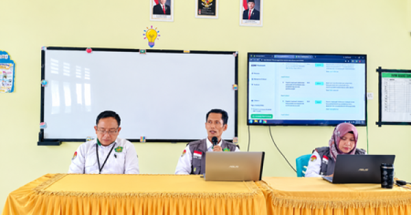 Panel Rapat Madrasah di Ruang Kelas
